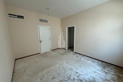 Villa de 4 dormitorios en Khalifa City, UAE No. 32166 10
