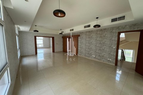 Villa de 4 dormitorios en Khalifa City, UAE No. 32166 18