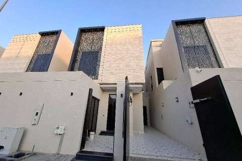 5 bedrooms Villa in Riyadh, Saudi Arabia No. 68000