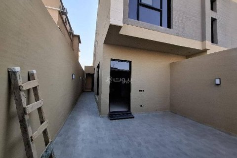 Квартира с 4 спальнями в Эр-Рияд, Саудовская Аравия №68002 3