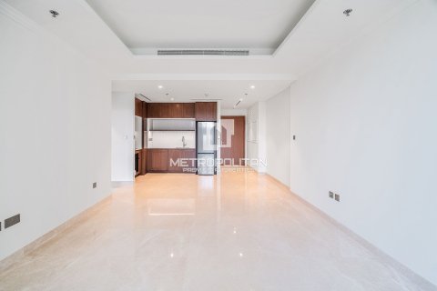 Квартира с 1 спальней в EMAAR Beachfront, ОАЭ №130218 4