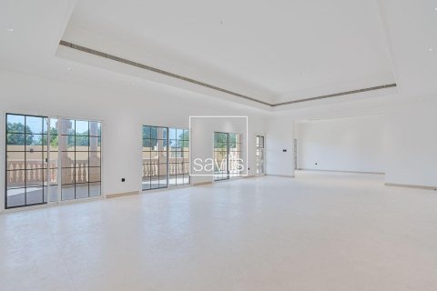 5 bedrooms Villa in Al Mina, UAE No. 209206