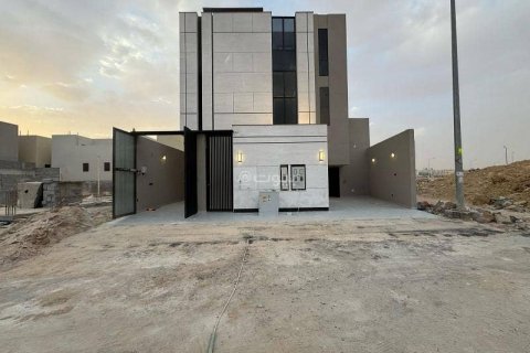4 bedrooms Apartment in Riyadh, Saudi Arabia No. 62585