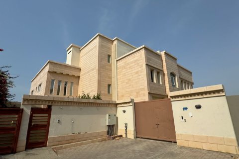 5 bedrooms Villa in Muscat, Oman No. 54809
