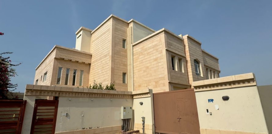 5 bedrooms Villa in Muscat, Oman No. 54809