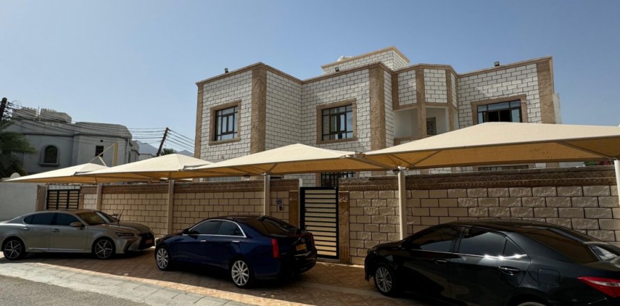 Villa de 7 chambres à Al Ansab, Oman No. 54810