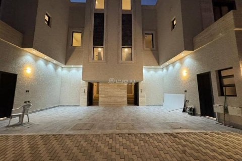 5 bedrooms Apartment in Riyadh, Saudi Arabia No. 67973