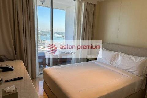 Квартира с 2 спальнями в FIVE Palm Jumeirah, ОАЭ №198916 10