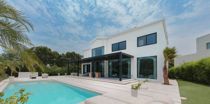 5 bedrooms Villa in Jumeirah Islands, UAE No. 202368