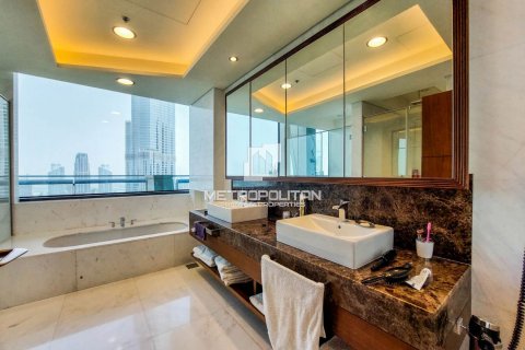 Appartement de 4 chambres à Burj Vista, UAE No. 129669 9