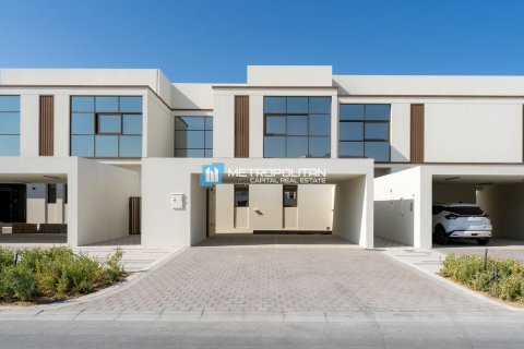 3 bedrooms Townhouse in Abu Dhabi, UAE No. 142977
