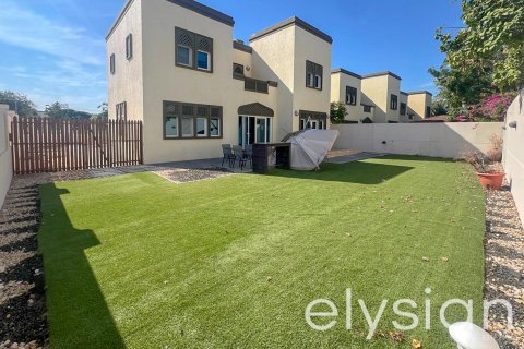 Вилла с 3 спальнями в Jumeirah Park Homes, ОАЭ №64770 10