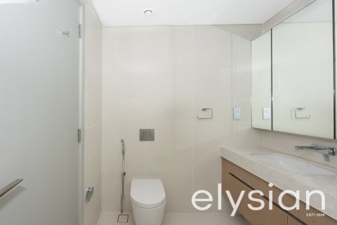 Квартира с 2 спальнями в EMAAR Beachfront, ОАЭ №64767 10