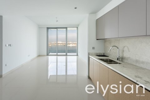 Квартира с 2 спальнями в EMAAR Beachfront, ОАЭ №64767 3