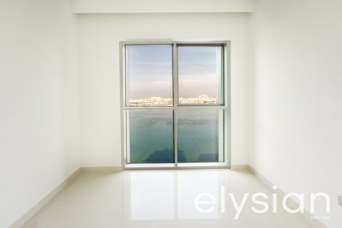 Квартира с 2 спальнями в EMAAR Beachfront, ОАЭ №64767 4
