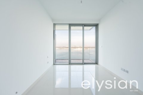 Квартира с 2 спальнями в EMAAR Beachfront, ОАЭ №64767 6