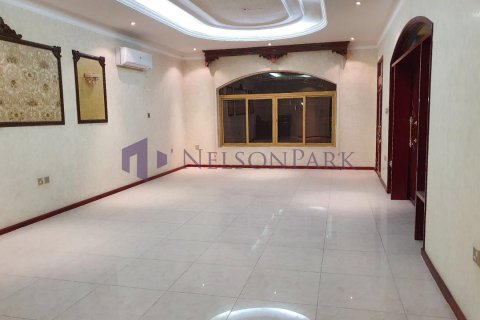 Villa de 5 chambres à Doha, Qatar No. 56646 10