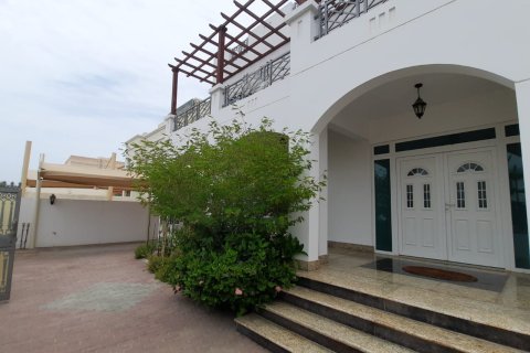 4 bedrooms Apartment in Muscat, Oman No. 54485 5