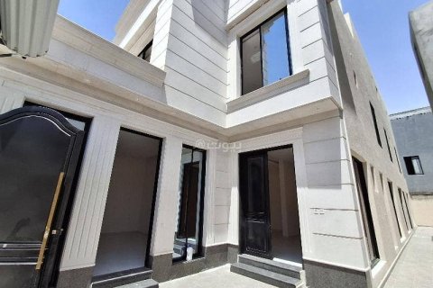 5 bedrooms Villa in Riyadh, Saudi Arabia No. 99512