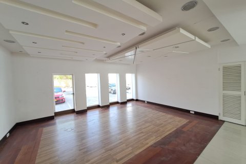 Commercial property de 1000m² en Ruwi, Oman No. 54350 4