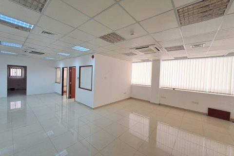 Commercial property de 1000m² en Ruwi, Oman No. 54350 5