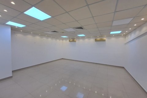 Commercial property de 1000m² en Ruwi, Oman No. 54350 6