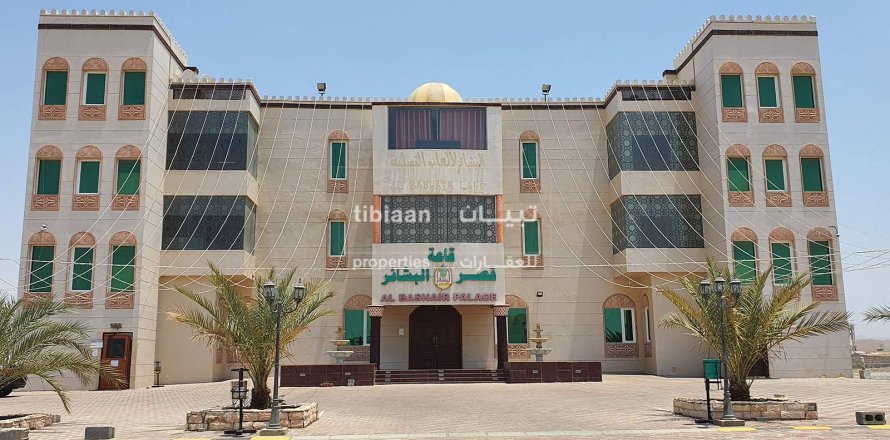 Edificio de 3063m² en As Sib, Oman No. 54014