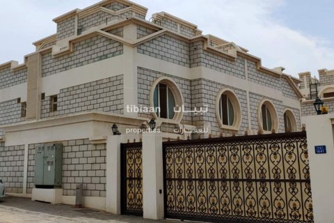 Townhouse de 6 dormitorios en Bawshar, Oman No. 54013 3