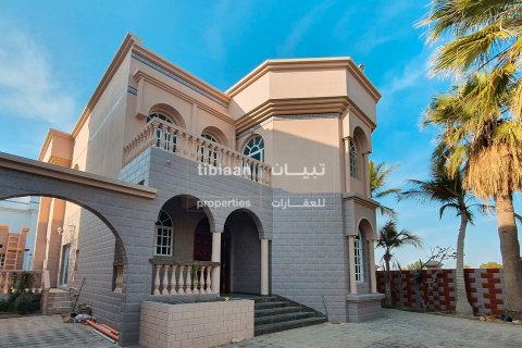 4 bedrooms Villa in Muscat, Oman No. 53718