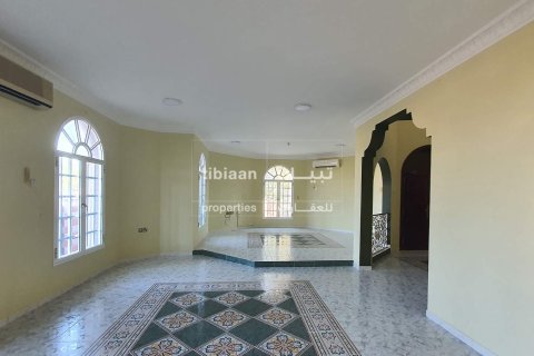 4 bedrooms Villa in Muscat, Oman No. 53718 3