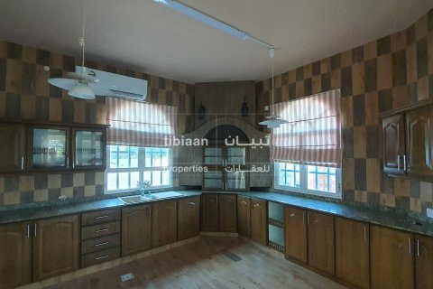 4 bedrooms Villa in Muscat, Oman No. 53718 5