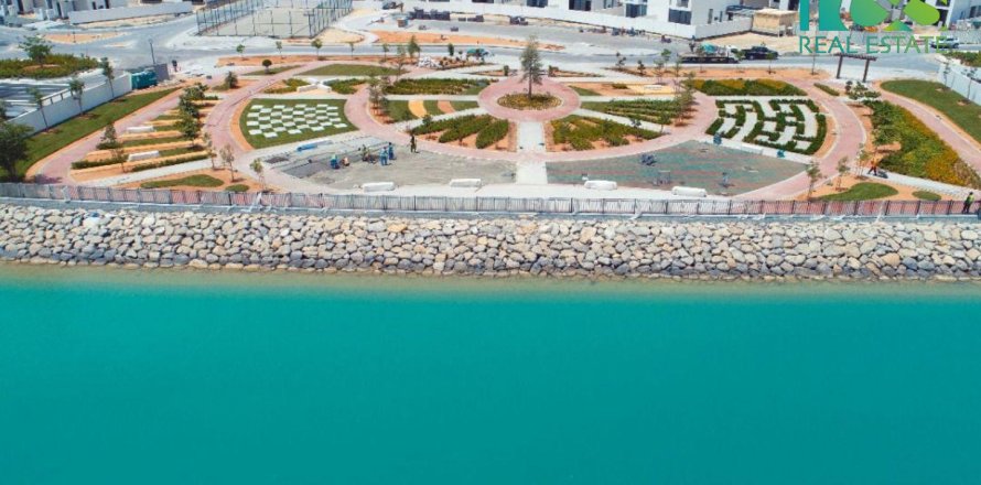 Villa de 4 dormitorios en Sharjah Waterfront City, UAE No. 43468