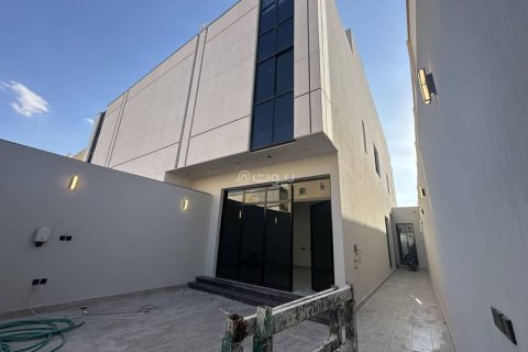 4 bedrooms Apartment in Riyadh, Saudi Arabia No. 59941