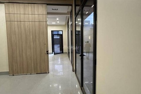 Villa de 4 dormitorios en Riyadh, Saudi Arabia No. 62800 11