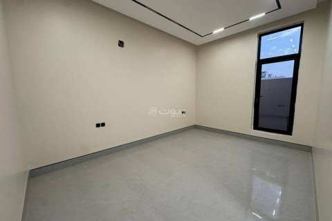 Villa de 4 dormitorios en Riyadh, Saudi Arabia No. 62800 25