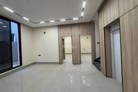 Villa de 4 dormitorios en Riyadh, Saudi Arabia No. 62800 28