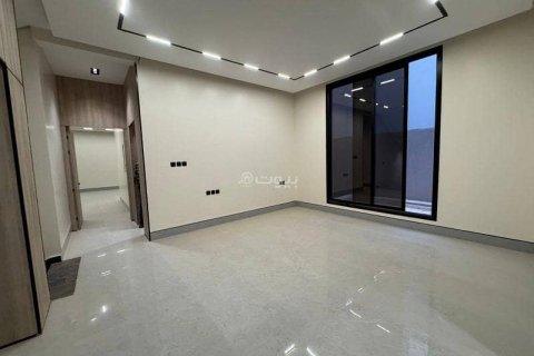 Villa de 4 dormitorios en Riyadh, Saudi Arabia No. 62800 26