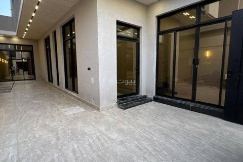 Villa de 4 dormitorios en Riyadh, Saudi Arabia No. 62800 3