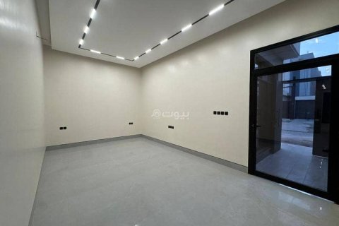Villa de 4 dormitorios en Riyadh, Saudi Arabia No. 62800 6
