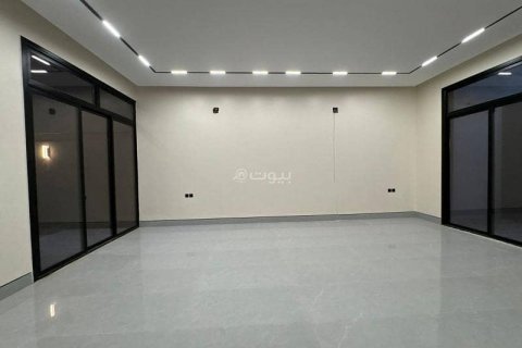 Villa de 4 dormitorios en Riyadh, Saudi Arabia No. 62800 15