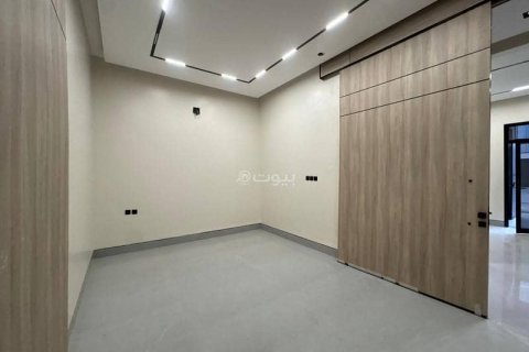 Villa de 4 dormitorios en Riyadh, Saudi Arabia No. 62800 10