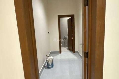 Villa de 4 dormitorios en Riyadh, Saudi Arabia No. 62800 19