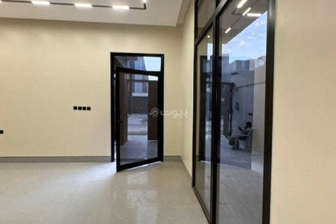 Villa de 4 dormitorios en Riyadh, Saudi Arabia No. 62800 7