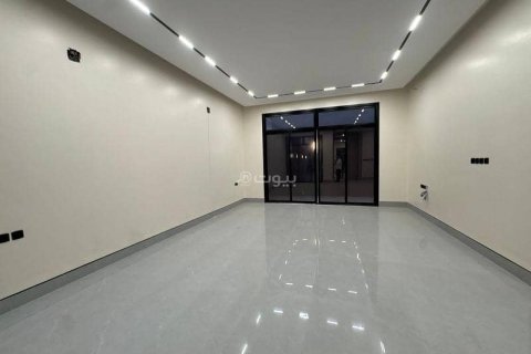Villa de 4 dormitorios en Riyadh, Saudi Arabia No. 62800 14