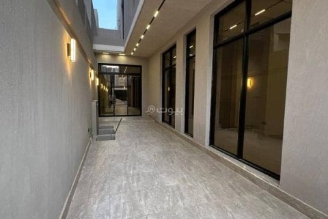 Villa de 4 dormitorios en Riyadh, Saudi Arabia No. 62800 4