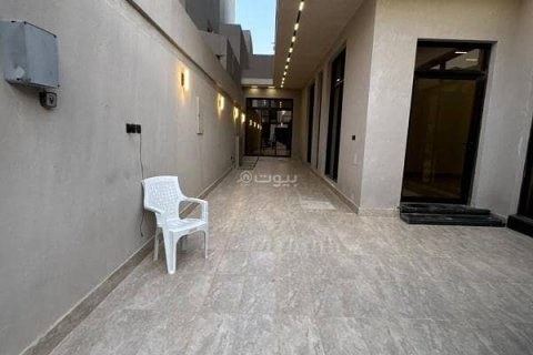 Villa de 4 dormitorios en Riyadh, Saudi Arabia No. 62800 5
