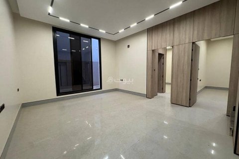 Villa de 4 dormitorios en Riyadh, Saudi Arabia No. 62800 27