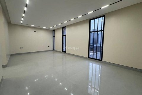 Villa de 4 dormitorios en Riyadh, Saudi Arabia No. 62800 20