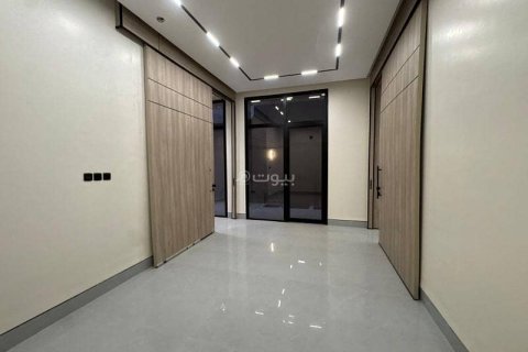 Villa de 4 dormitorios en Riyadh, Saudi Arabia No. 62800 9