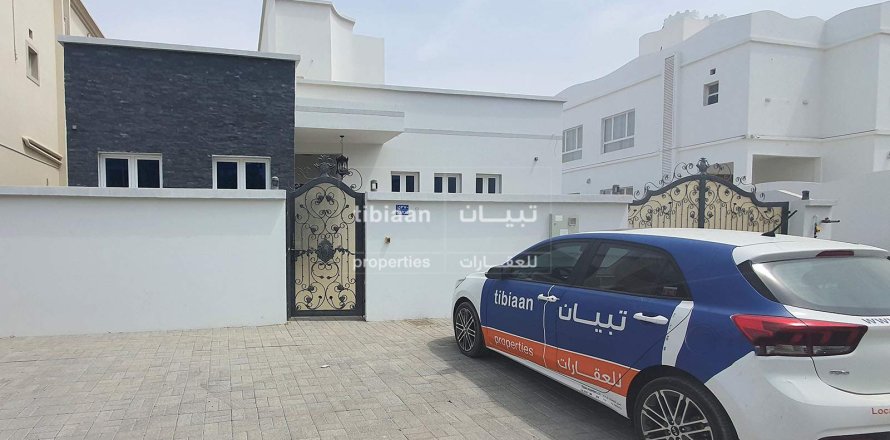 Villa de 2 dormitorios en As Sib, Oman No. 53976